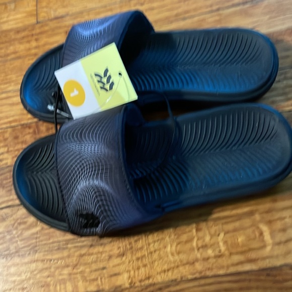 2 pairs 1 price NIB All In Motion Cypress Black Logo Slide Sandals - Picture 3 of 7